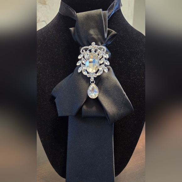 CUSTOM TIE-NECKLACE